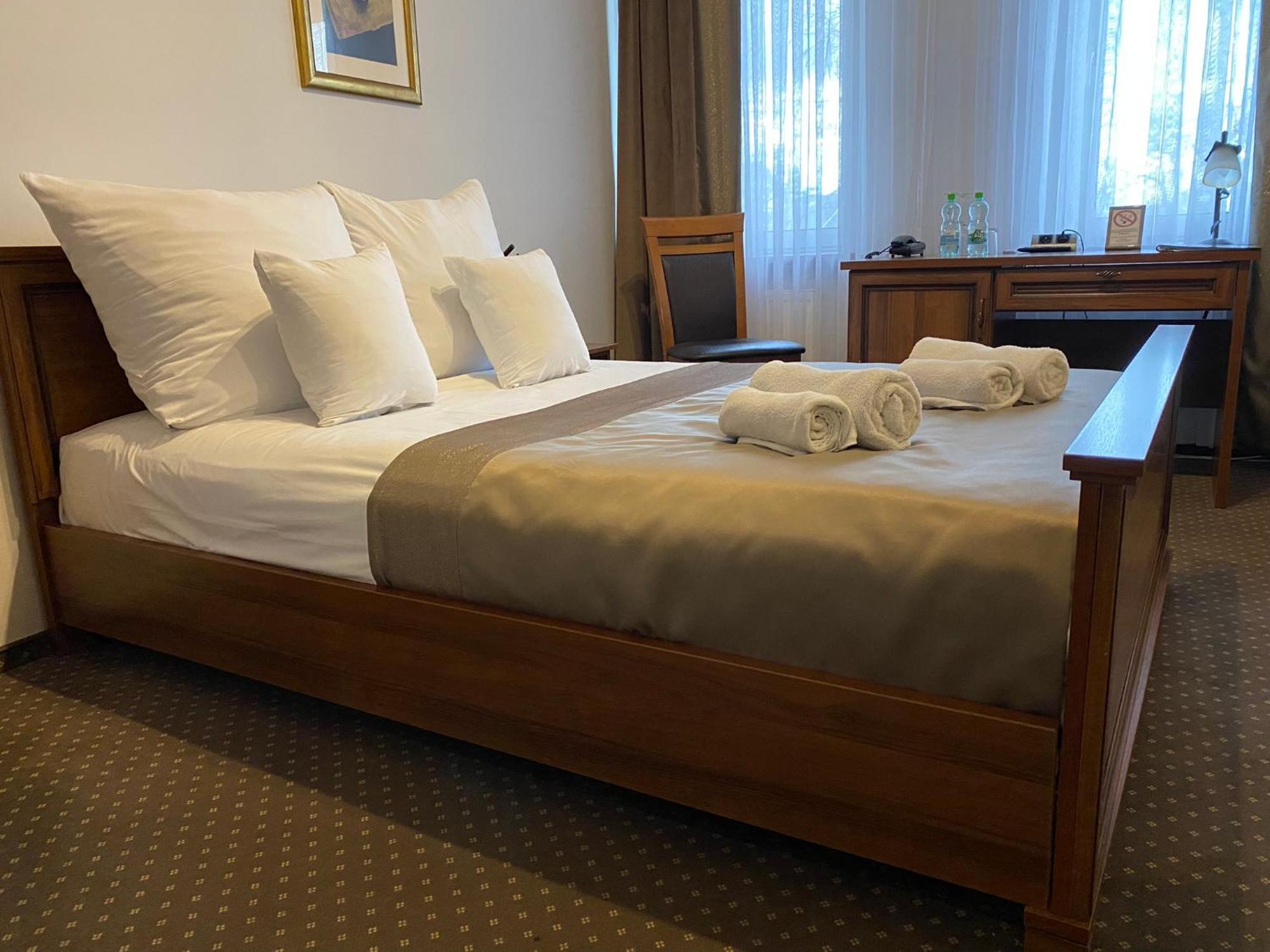 Hotel Constancja Czestochowa Ngoại thất bức ảnh